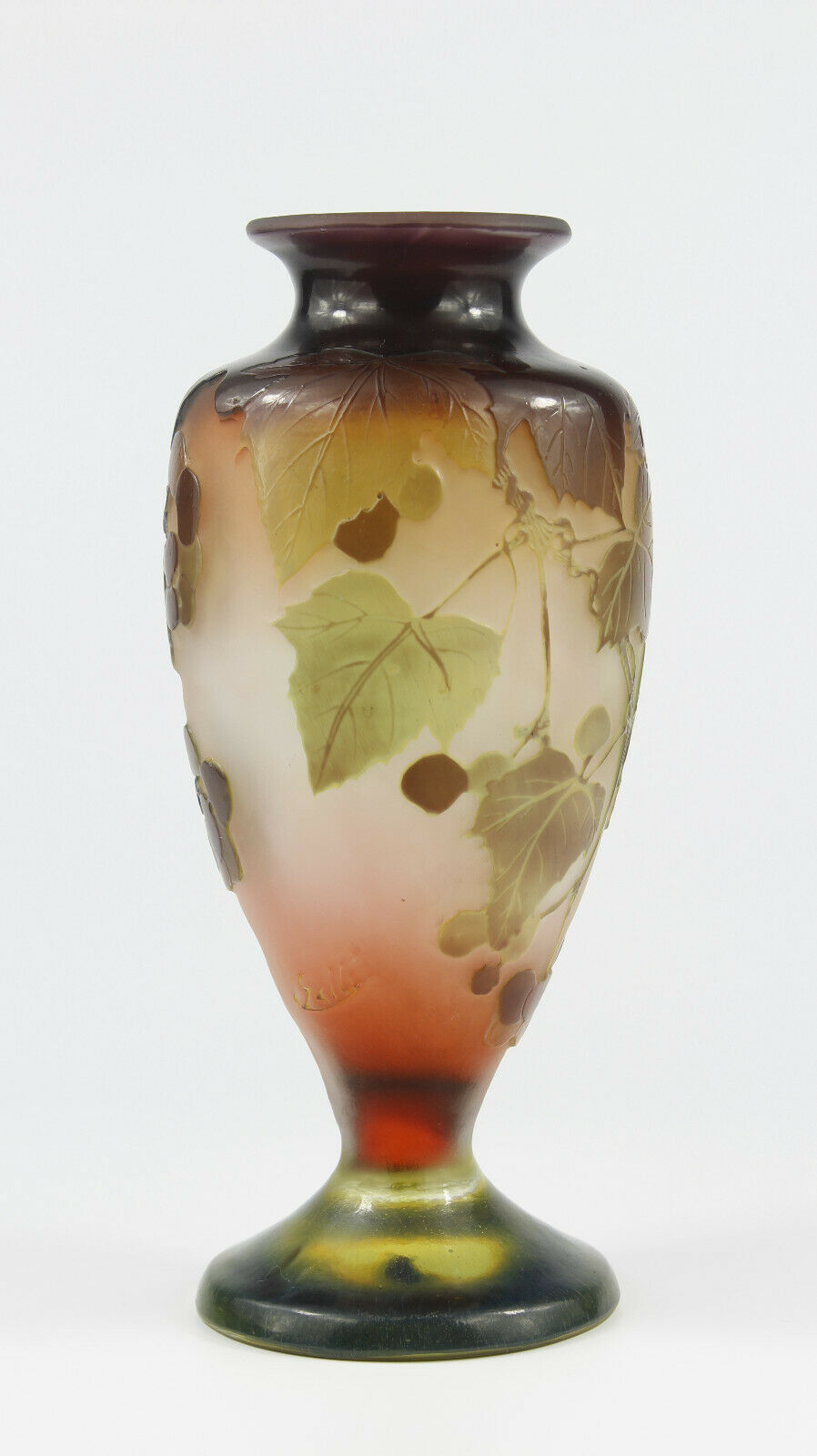 エミールガレ 葡萄と葡萄の蔓が描かれた花瓶 – アンティークテーブルウェア