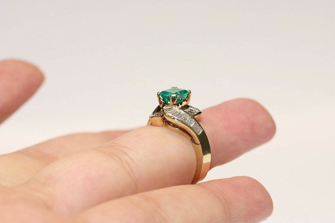 ヴィンテージ 14K バゲットカットダイヤモンドとエメラルドのリング