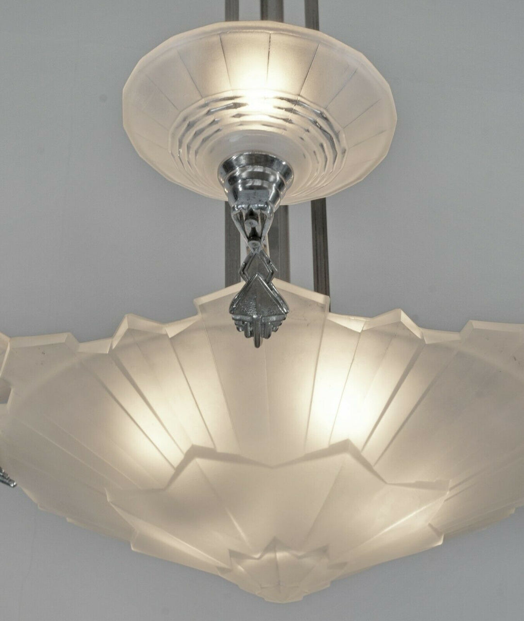 HANOTS : A 1935 ART DECO CHANDELIER .......... French lamp degué era France 1930
