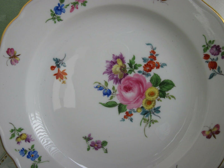 Schöne Meissen Kaffee-Sammeltasse mit vielen Blumen, Insekten-Malerei und Gold