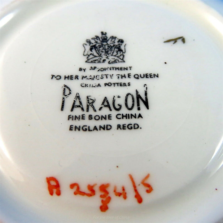 パラゴン　濃い赤とイエロー＆ゴールドの縁のカップ&ソーサー