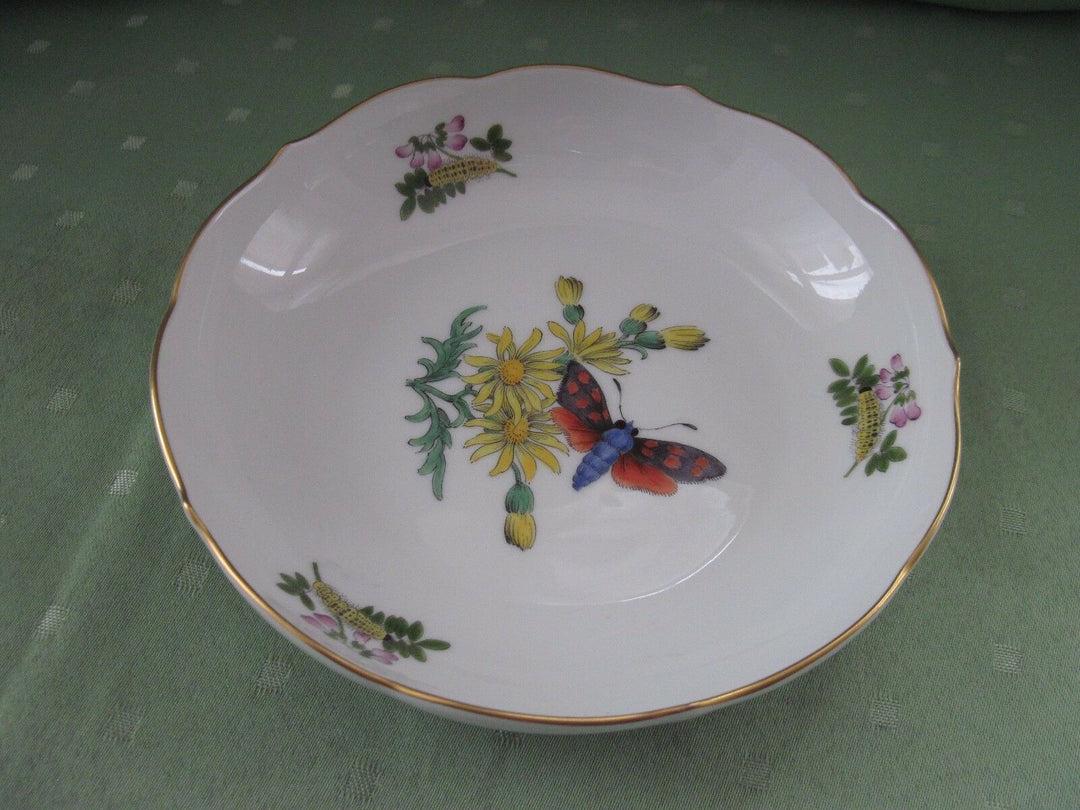 Schöne Meissen Schale mit Schmetterlings und Raupen-Dekor
