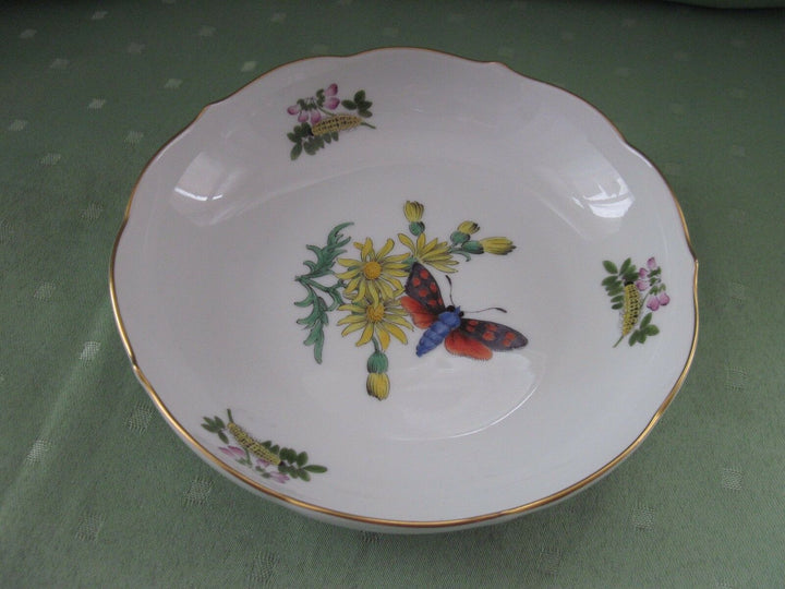 Schöne Meissen Schale mit Schmetterlings und Raupen-Dekor