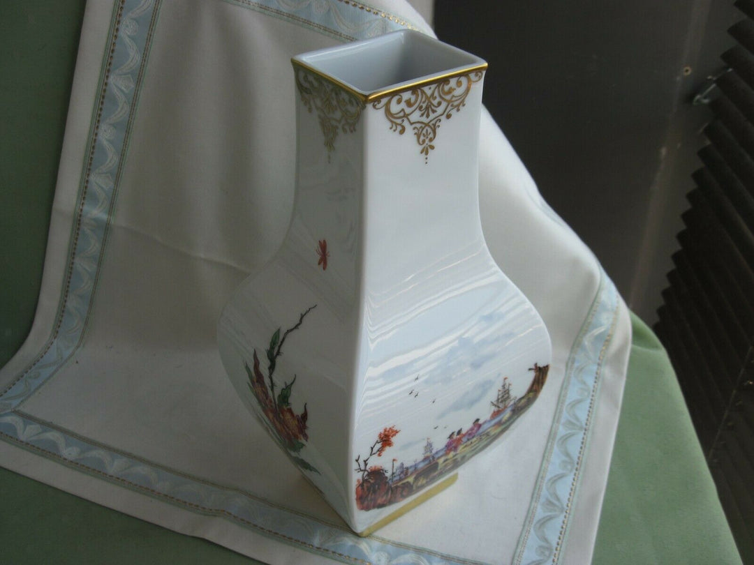 Schöne große Meissen Vase mit Chinoiserie und Gold