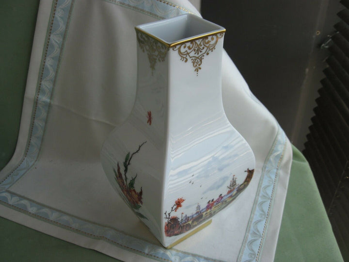Schöne große Meissen Vase mit Chinoiserie und Gold