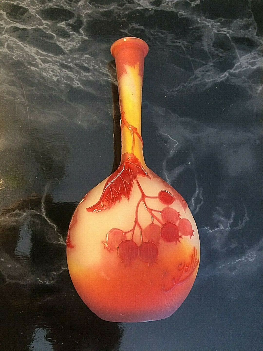 VASE ART NOUVEAU - signé Gallé à l'étoile - soliflore en verre multicouche