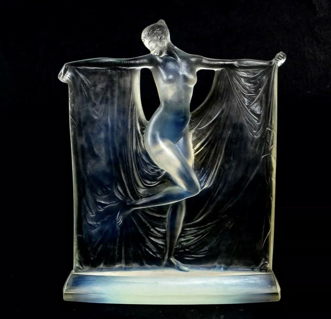 Statuette Suzanne Verre Opalescent Rene Lalique R.Lalique Woman Glass Statue