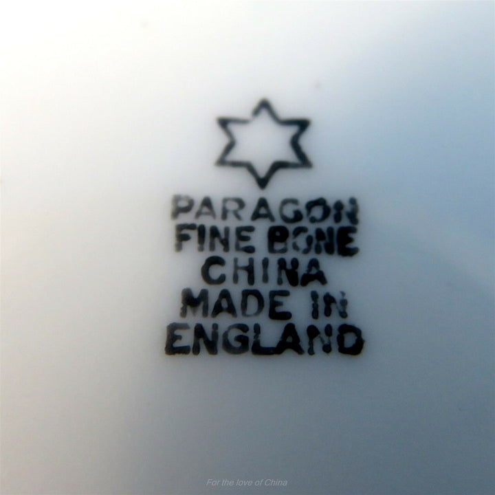 パラゴン　スターマーク付きグリーン＆バーガンディと花模様のカップ&ソーサ