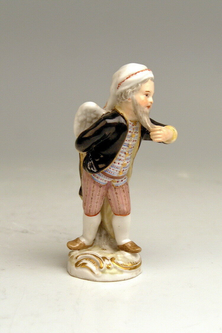 MEISSEN FIGUR VERKLEIDETE AMORETTE GEFLÜGELTER BÄRTIGER PUTTO MIT ZIPFELMÜTZE