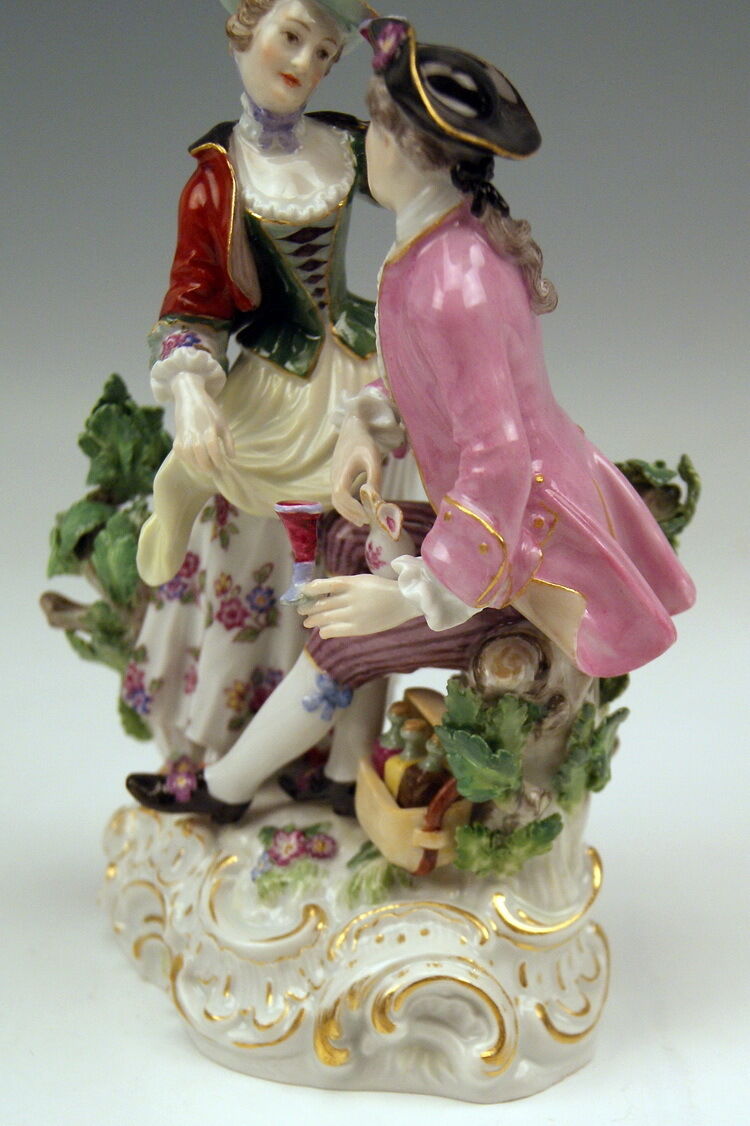 MEISSEN FIGUR GRUPPE LIEBESPAAR DER GESCHMACK COUPLE BEING BUSY MNR:2980 UM 1870