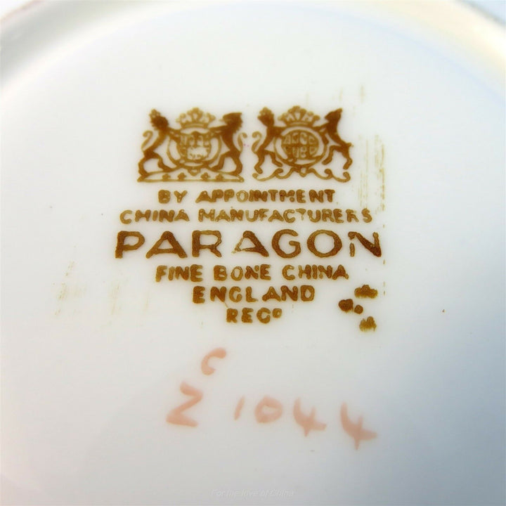 パラゴン　奥深い赤縁のカップ&ソーサー