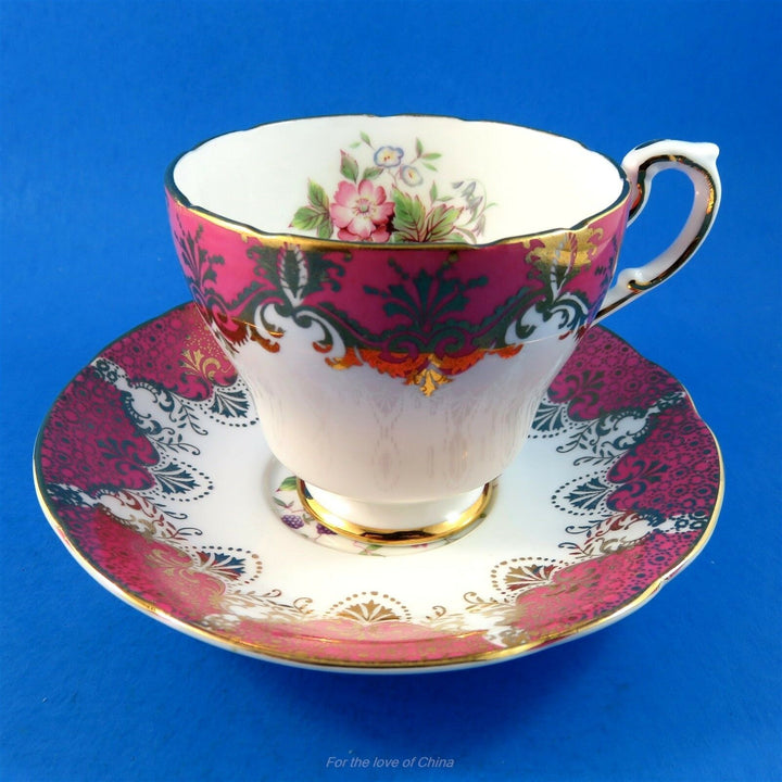 パラゴン　フルーツ＆フローラルデザインとピンクスカラップの縁取りのカップ&ソーサー