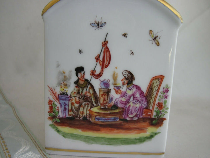 Schöne Meissen Teedose mit vielen Indischen Blumen und Chinoi-Malerei