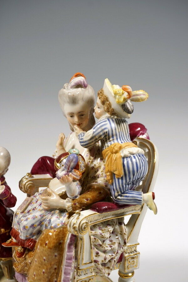 マイセン人形(MEISSEN)「子供たちを愛する母親」