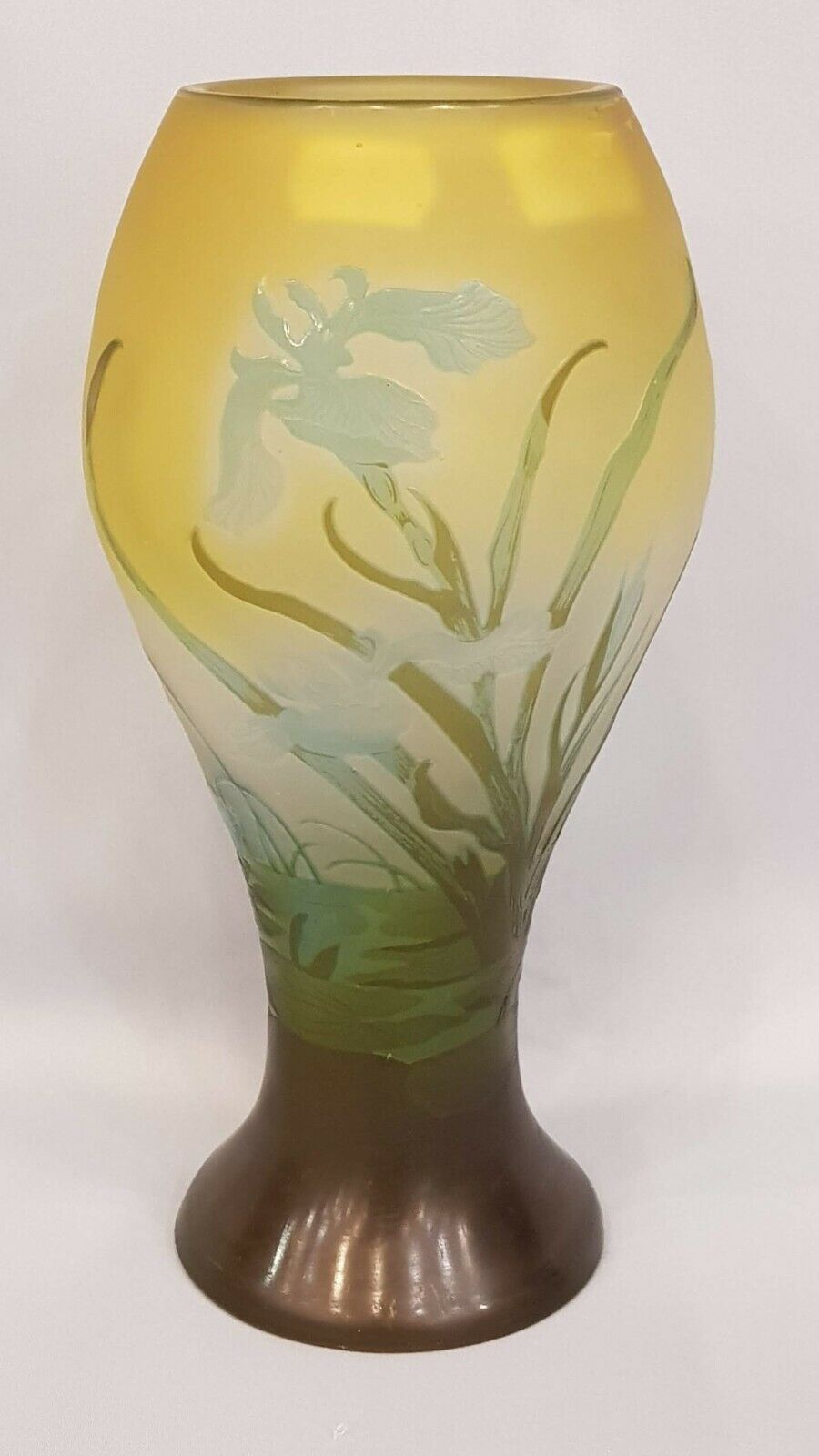 エミールガレ　湖水風景とアイリスの花の花瓶
