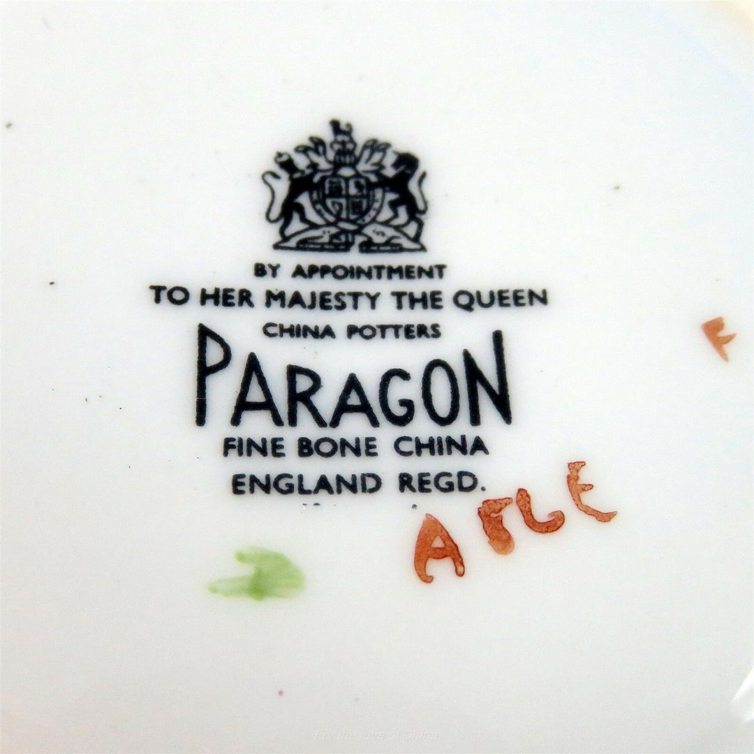 パラゴン　鮮やかなピンクのフローラルブーケのカップ&ソーサー