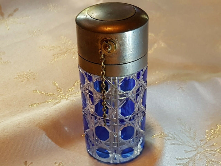 Baccarat flacon vaporisateur en verre bleu "signé AGNEL Paris"