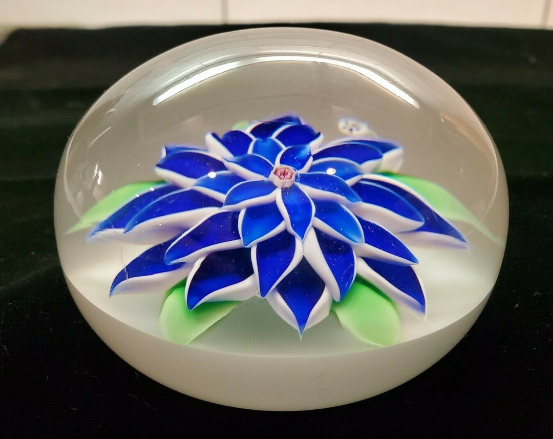 RARE 1973 BACCARAT BLUE DAHLIA ON WHITE BACKGROUND ART GLASS PAPERWEIGHT #279