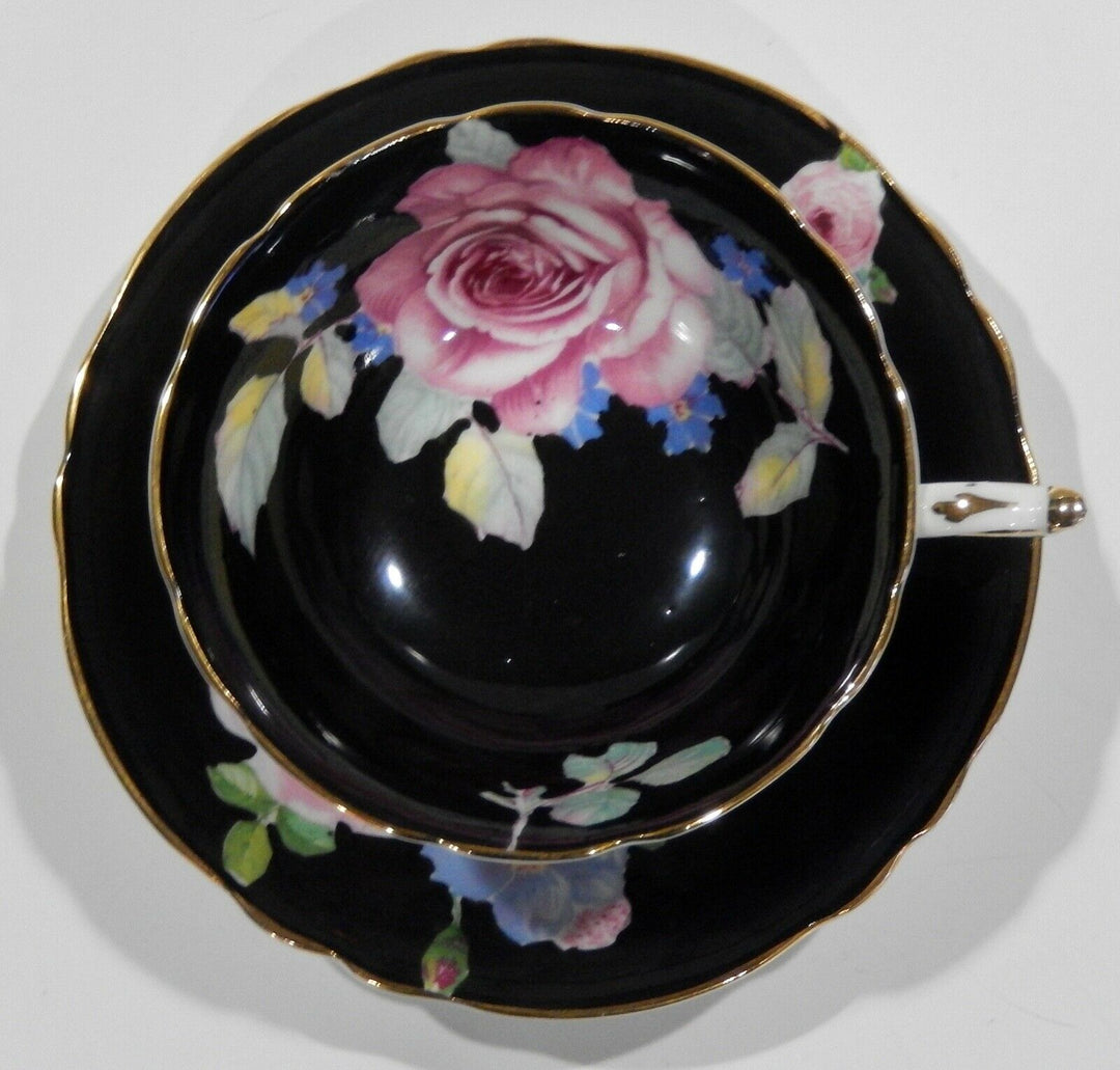 パラゴン　黒地に大輪のピンクローズのカップ＆ソーサー