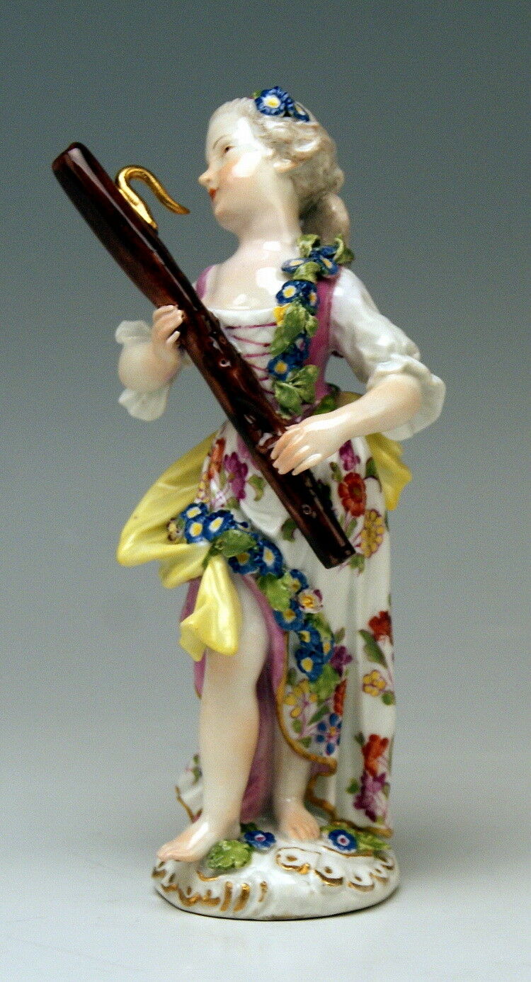 MEISSEN FIGUR マイセン MÄDCHEN MIT FAGOTT GIRL WITH BASSOON KAENDLER - UM 1770