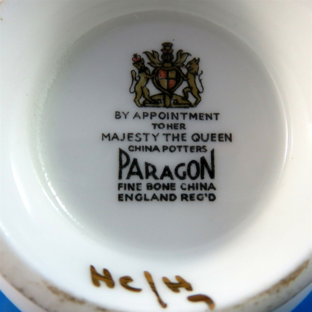 パラゴン　フルーツとお花の模様にブルーの型どりのカップ&ソーサー