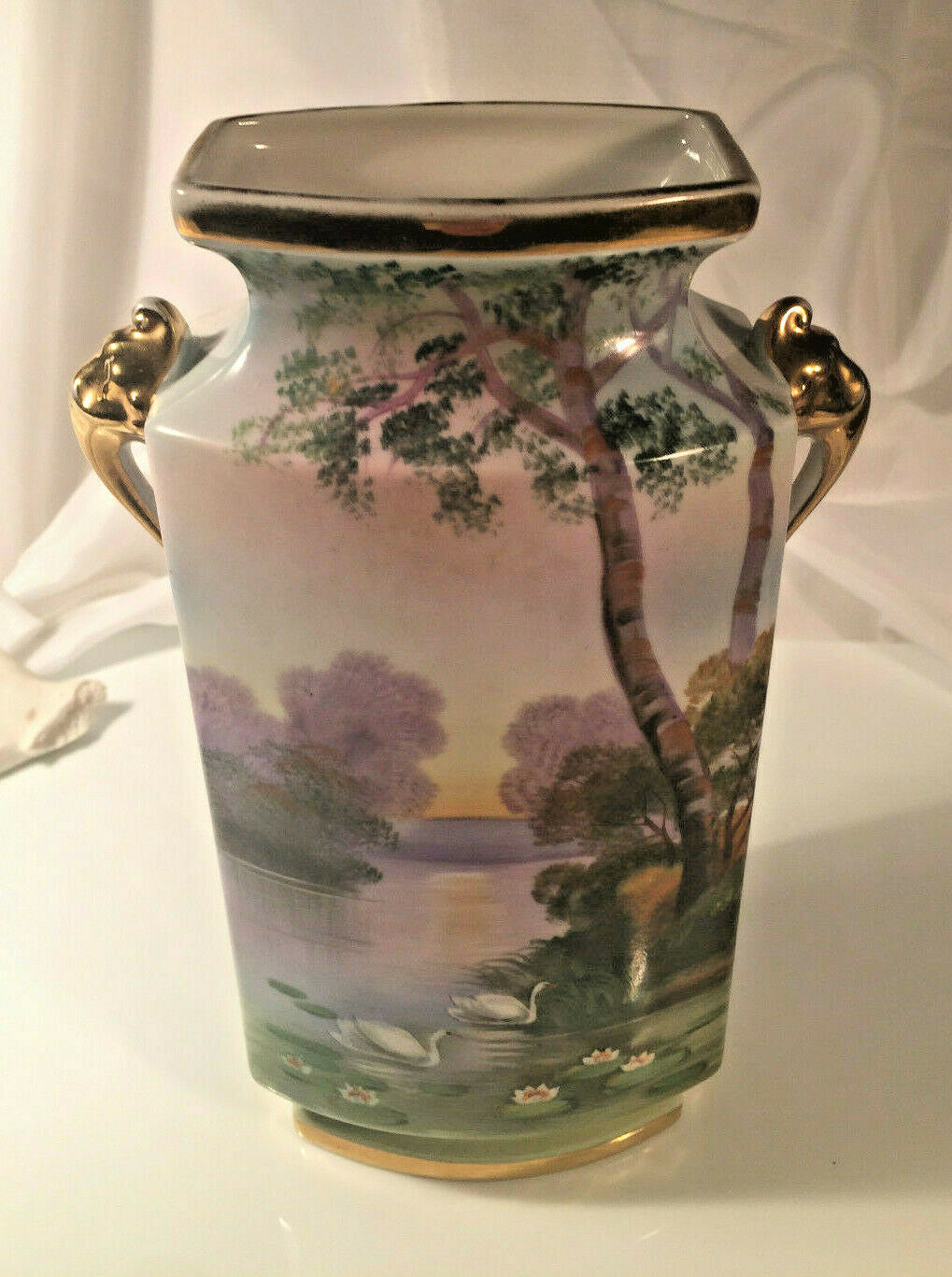 オールドノリタケ　アンティーク風 陶器花瓶 黒と白の花柄 オールドノリタケ アンティーク風 陶器花瓶 黒と白の花柄