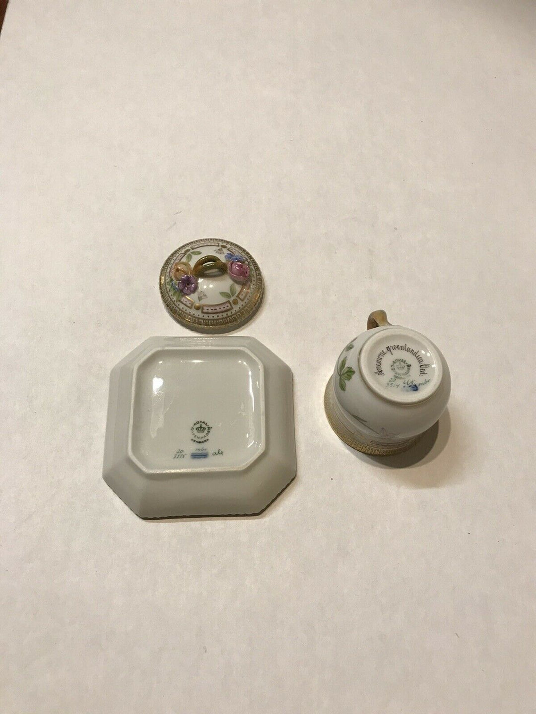 ロイヤルコペンハーゲン　フローラダニカ　蓋付カスタードカップ＆ソーサー