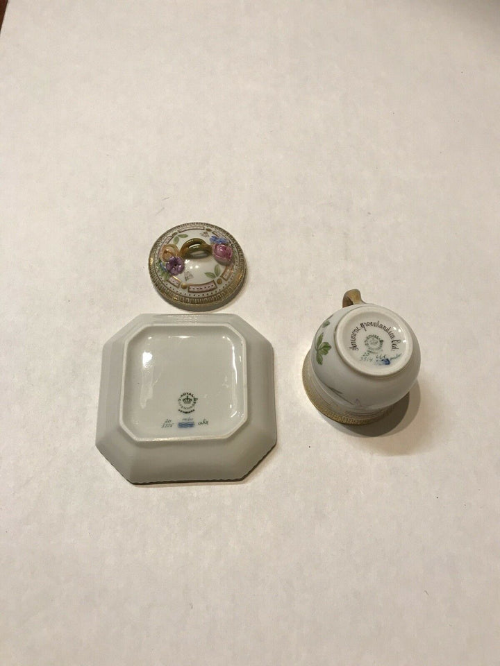 ロイヤルコペンハーゲン　フローラダニカ　蓋付カスタードカップ＆ソーサー