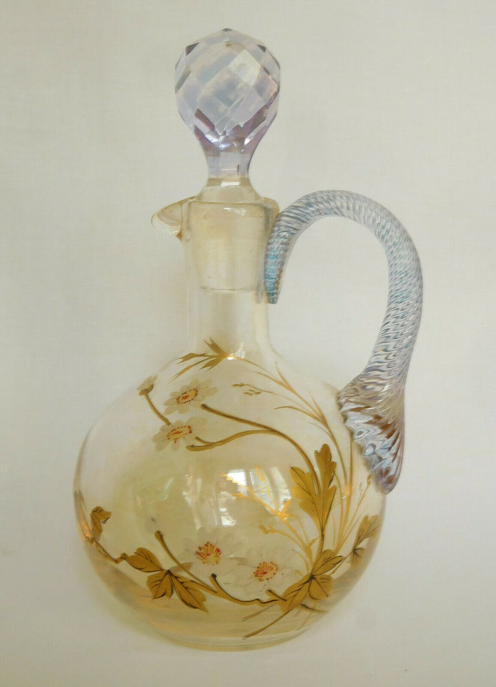 Petit flacon en cristal de Baccarat irisé, décor émaillé et doré