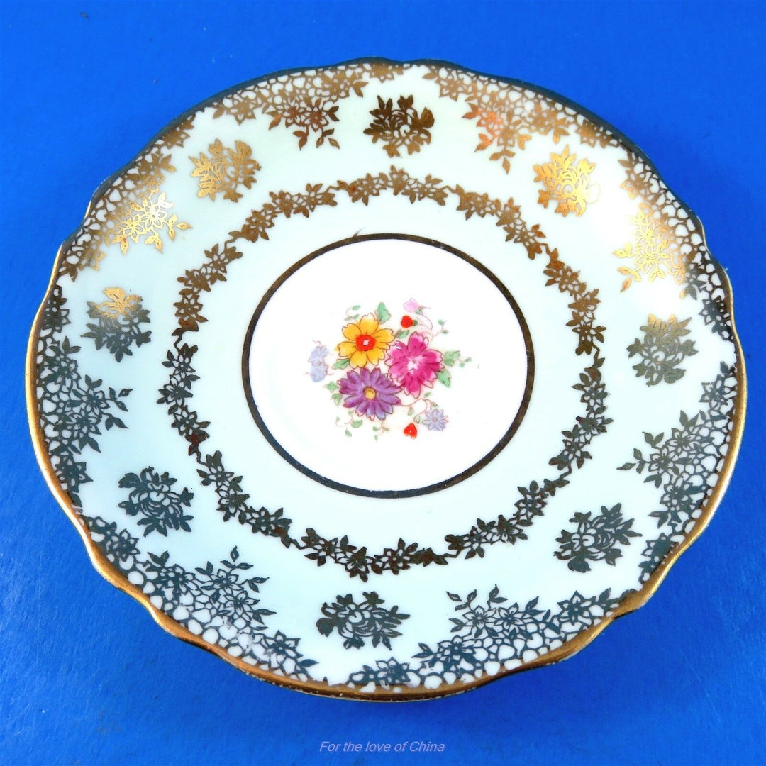 パラゴン　淡いグリーンに可愛いゴールドの模様とお花のカップ&ソーサー