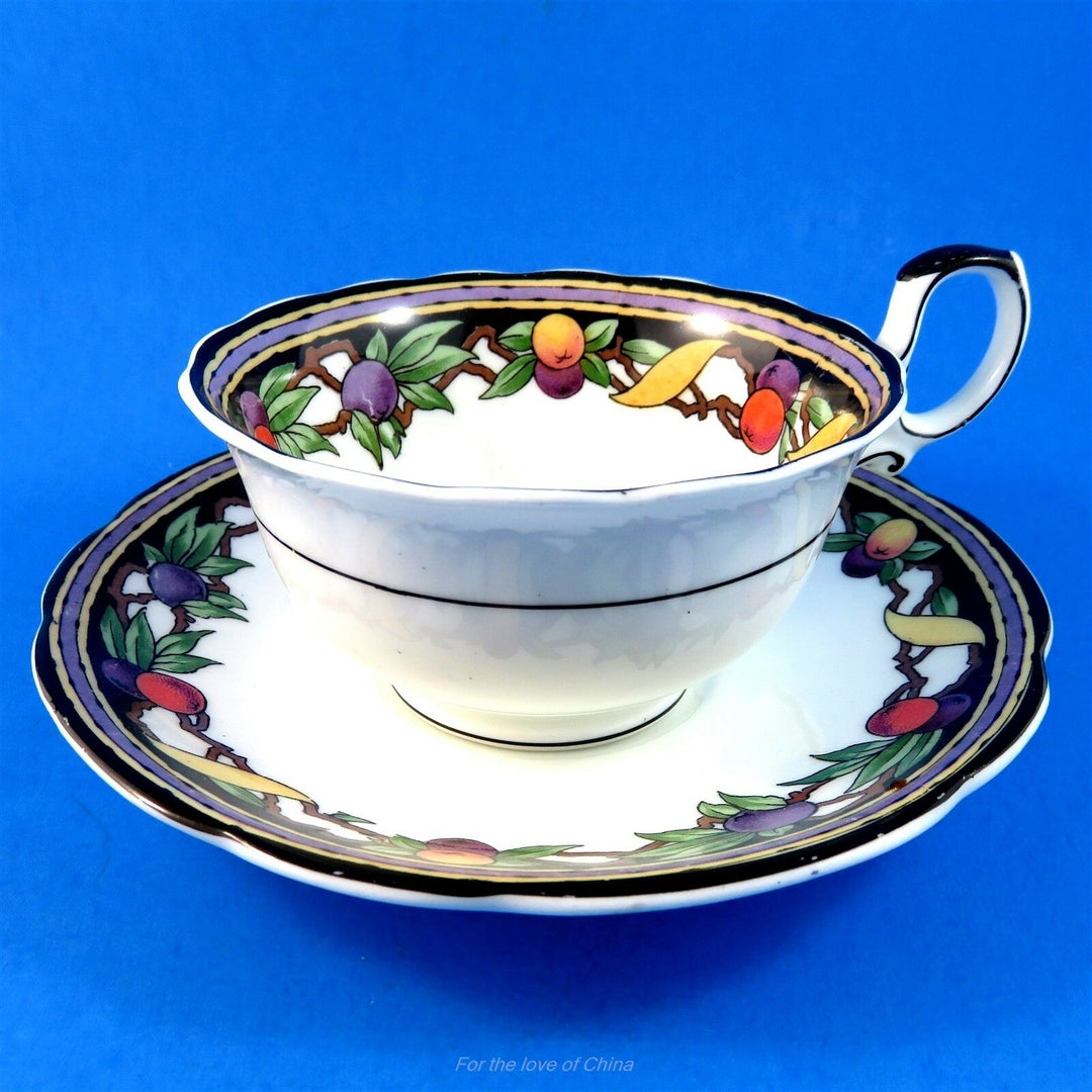 パラゴン　黒縁とフルーツが可愛いカップ&ソーサー