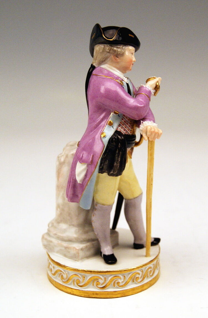 MEISSEN FIGUR KNABE ALS OFFIZIER BOY AS OFFICER M. V. ACIER MNR: F 64 UM 1860