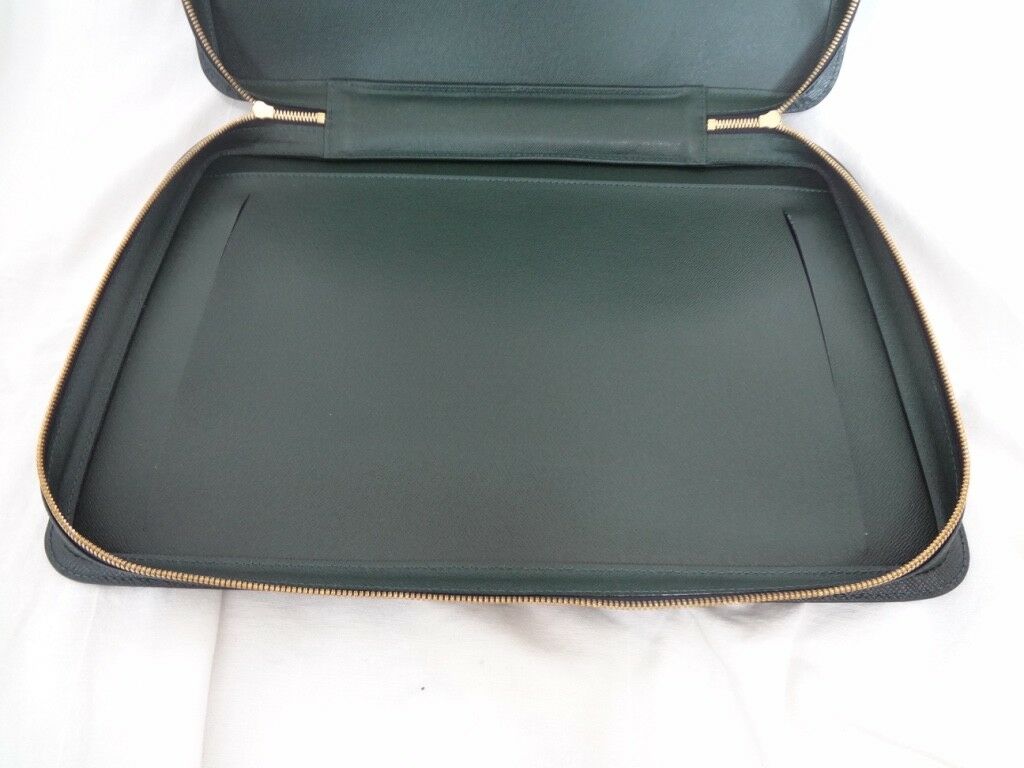 AUTH PRE-OWNED LOUIS VUITTON TAIGA PORTE-DOCUMENT