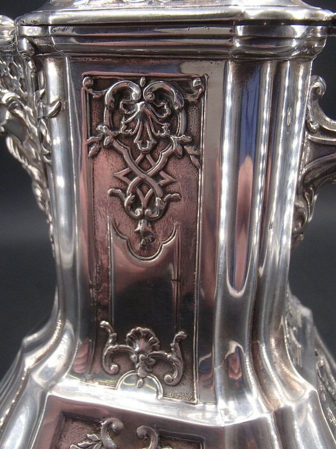 PUIFORCAT RARE CAFETIERE EN ARGENT MASSIF POINCON MINERVE 1 ER TITRE MASCARON