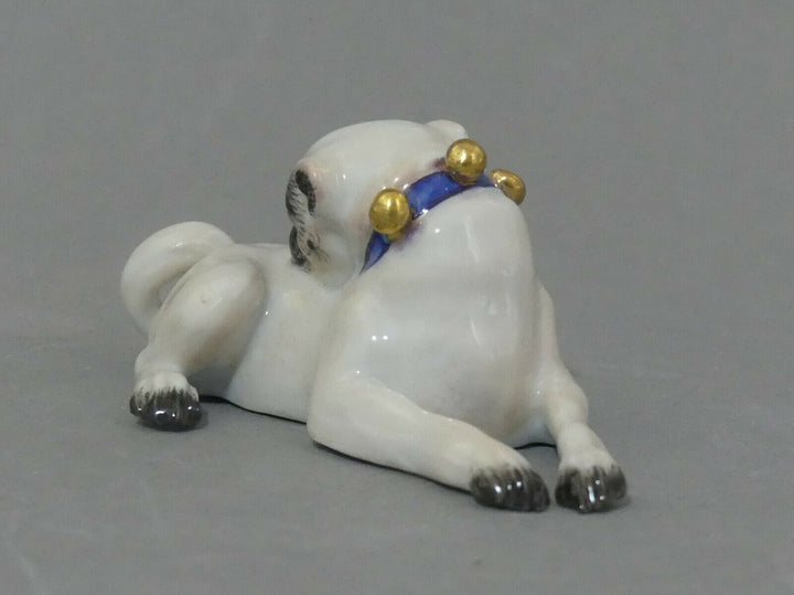 ⚔ Meissen Figur 78627 Mops mit Schellen liegend Kopf nach rechts 1.Wahl L.8,3cm
