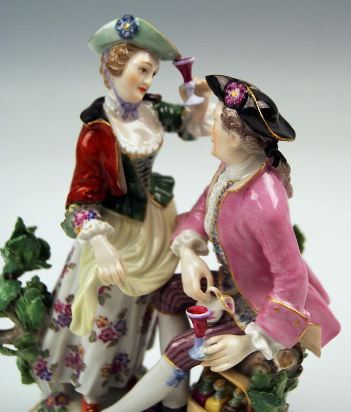 MEISSEN FIGUR GRUPPE LIEBESPAAR DER GESCHMACK COUPLE BEING BUSY MNR:2980 UM 1870