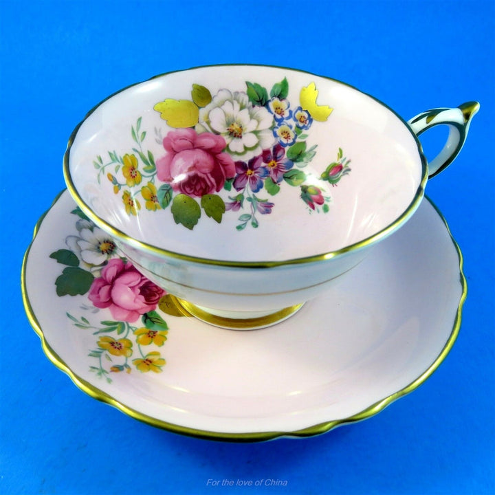 パラゴン　淡いピンク地に煌めくゴールドブーケ　カップ&ソーサー