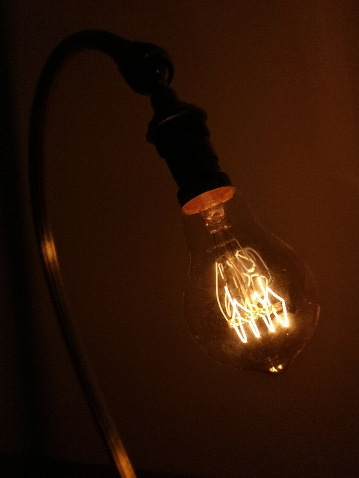 LAMPE ART DECO EN BRONZE. TULIPE EN PATE DE VERRE SIGNEE MULLER FRERES.