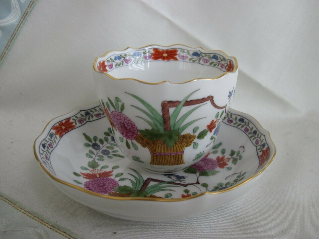 Schöne Meissen Moccatasse mit Indischen Blumen, Garbenmuster
