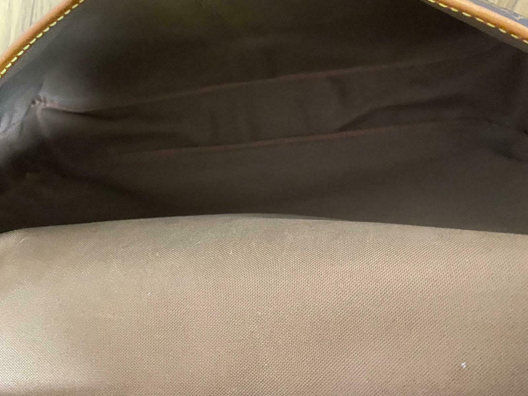 AUTH LOUIS VUITTON MONOGRAM SAC CHASSE HUNTING SHOULDER BAG LV29
