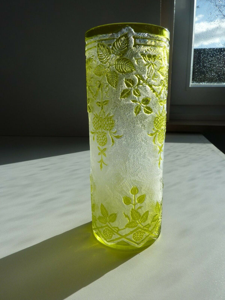 vase dégagé à l'acide de Baccarat cameo vase