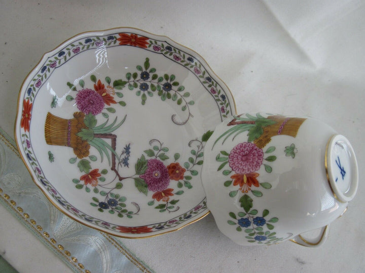 Schöne Meissen Moccatasse mit Indischen Blumen, Garbenmuster