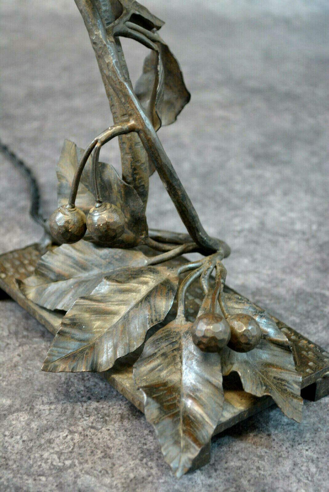 lampe de bureau en pate de verre et fer forgé daum nancy et Paquet art nouveau