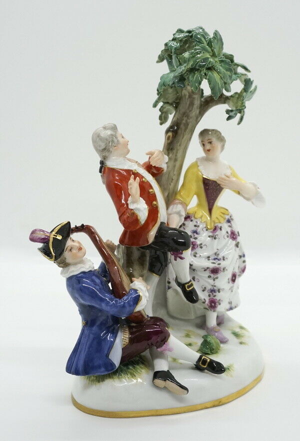 マイセン人形(MEISSEN)ロココシリーズ「木の下でギターを弾く青年と踊る男女」