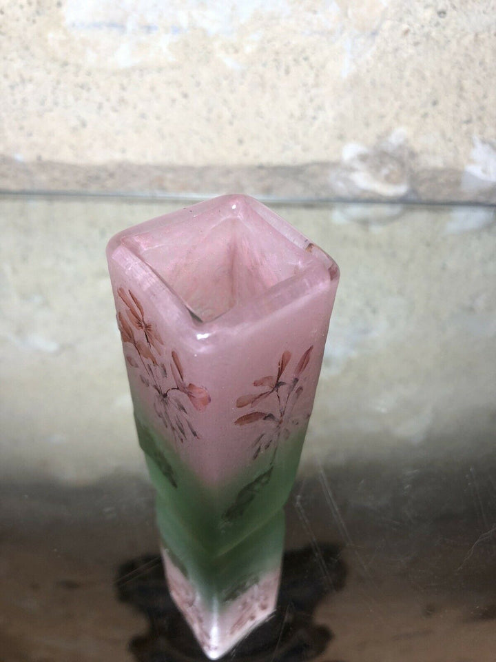 ドーム兄弟（ドームナンシー）ゼラニウムの花の四角型花瓶