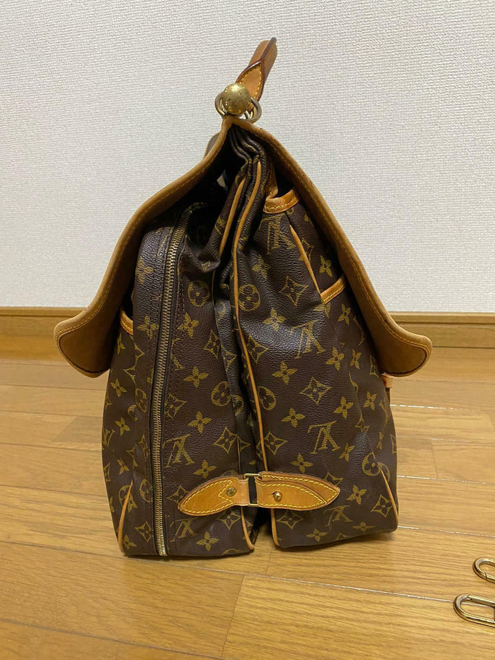 AUTH LOUIS VUITTON MONOGRAM SAC CHASSE HUNTING SHOULDER BAG LV29