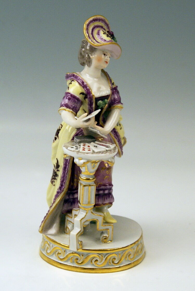 MEISSEN FIGUR KARTENSPIELERIN FEMALE CARD PLAYER ACIER MODEL F 64 VINTAGE 1910