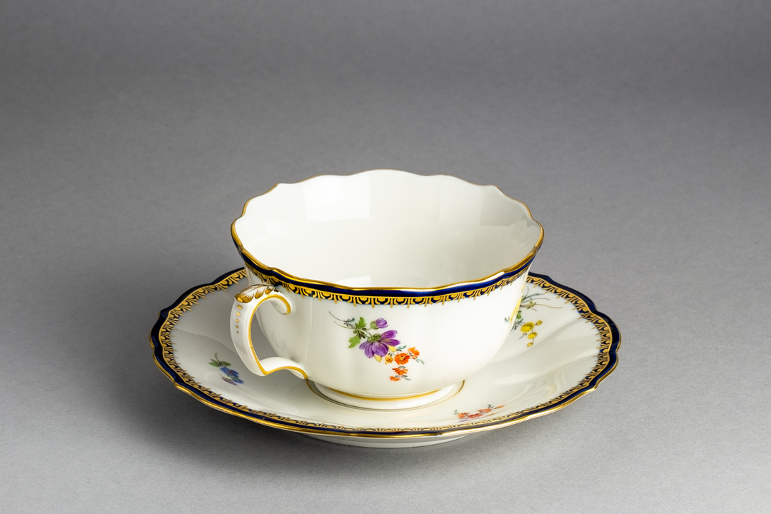 CNC: Porzellan Meissen Teetasse + UT 9,5x5,5 cm Blumenbukett A-Kante 1. Wahl