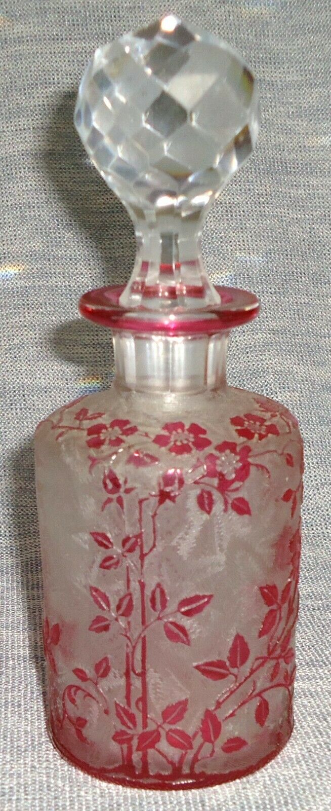 FLACON BACCARAT DÉCOR ÉGLANTIER DÉCOR DÉGAGÉ A L'ACIDE COULEUR ROUGE 18 CM