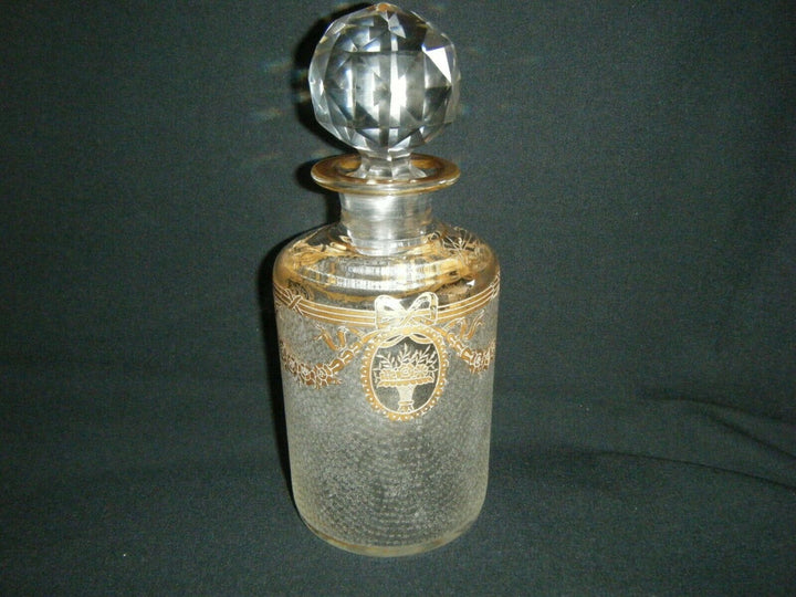 Ancien grand flacon de toilette en cristal Baccarat ou Saint Louis décor doré